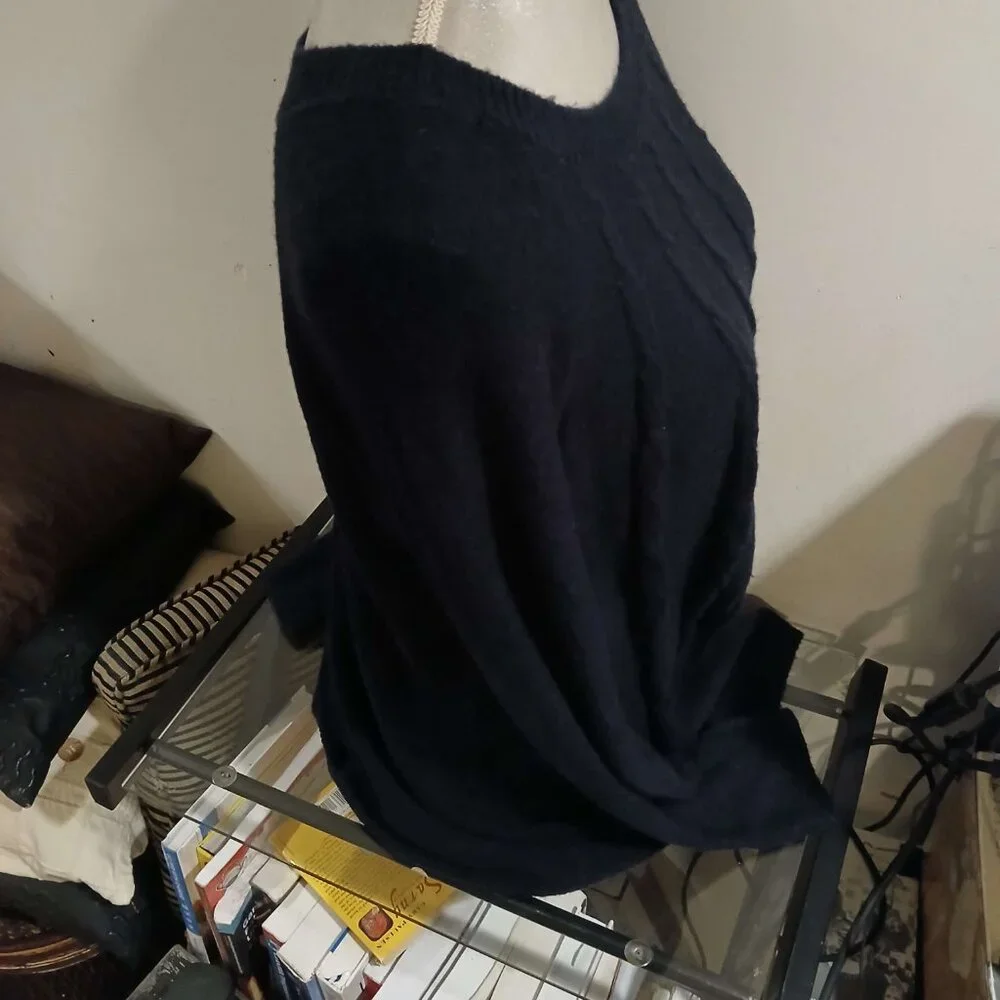 Woman's Sweater - Picture 5 of 8
